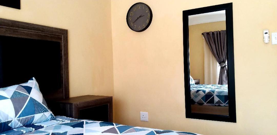 Tshukudu E Ntsho Bed & Breakfast Mogwase Dış mekan fotoğraf