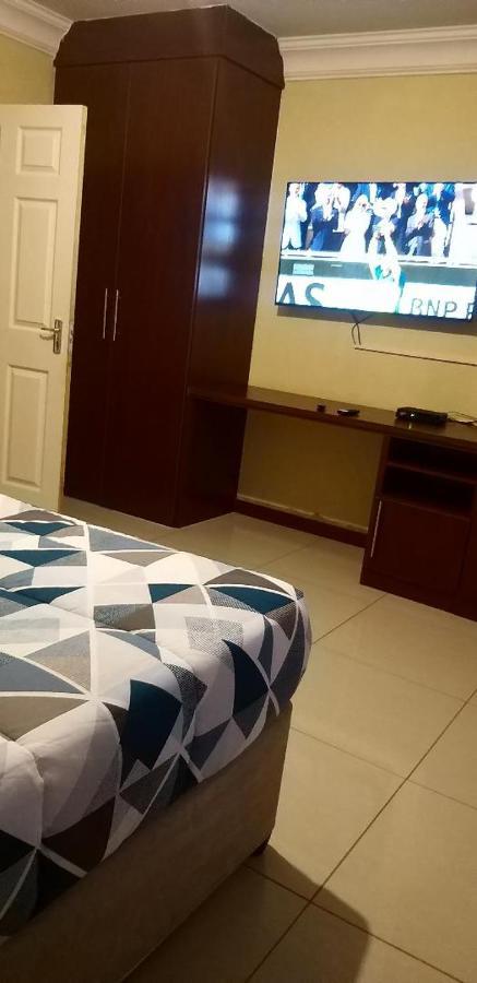 Tshukudu E Ntsho Bed & Breakfast Mogwase Dış mekan fotoğraf