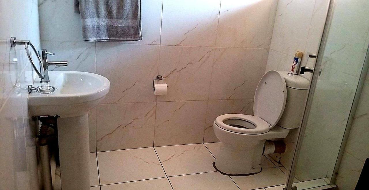 Tshukudu E Ntsho Bed & Breakfast Mogwase Dış mekan fotoğraf