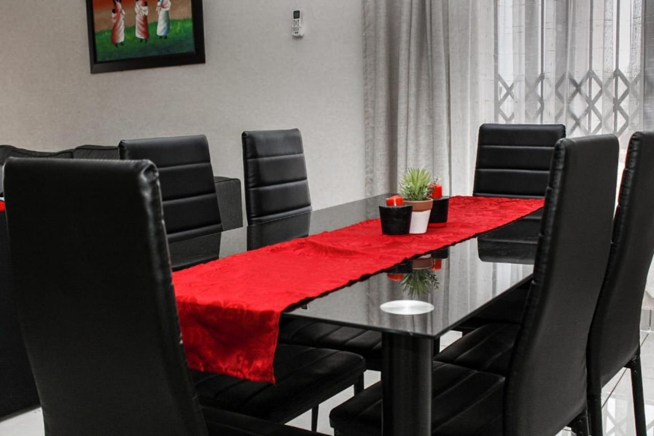 Tshukudu E Ntsho Bed & Breakfast Mogwase Dış mekan fotoğraf