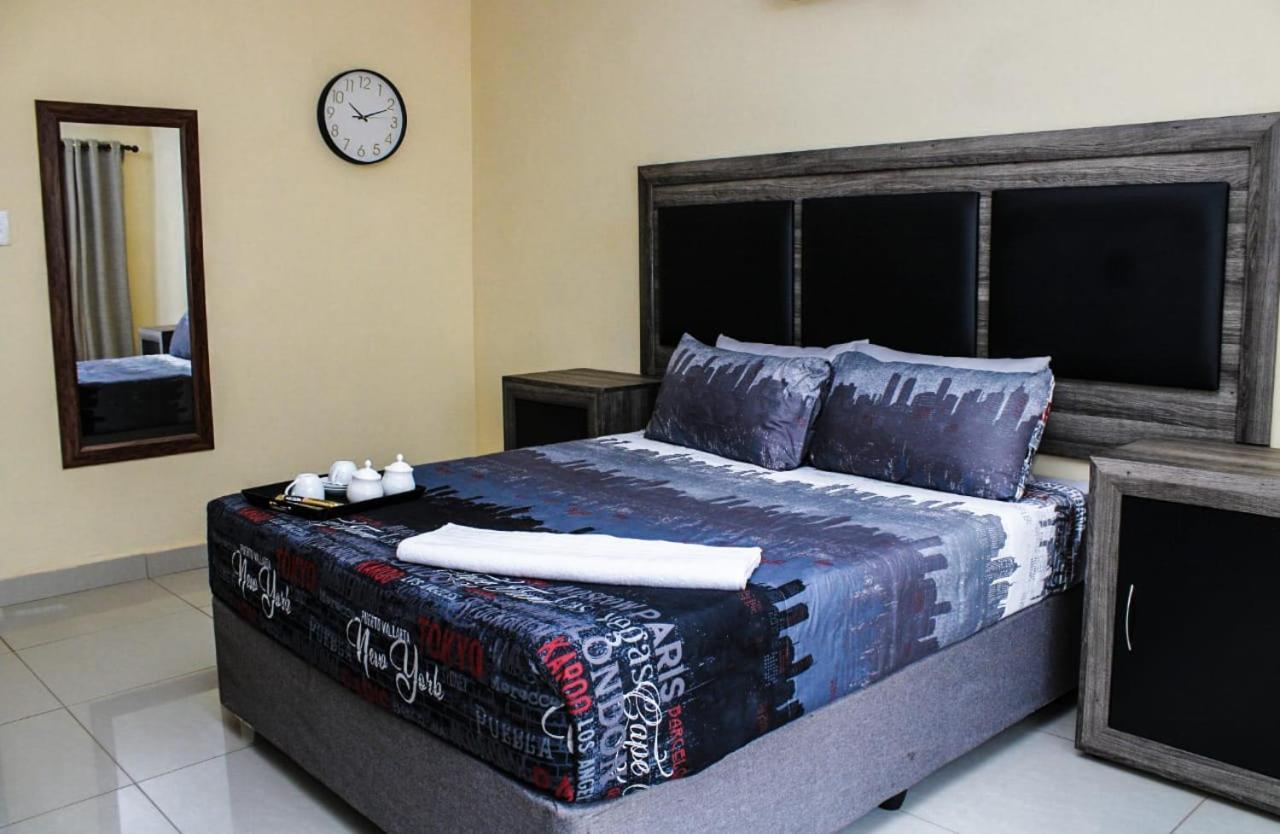 Tshukudu E Ntsho Bed & Breakfast Mogwase Oda fotoğraf